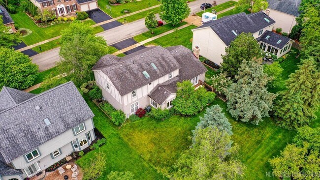 Building Photo - 2802 Wedgewood Dr