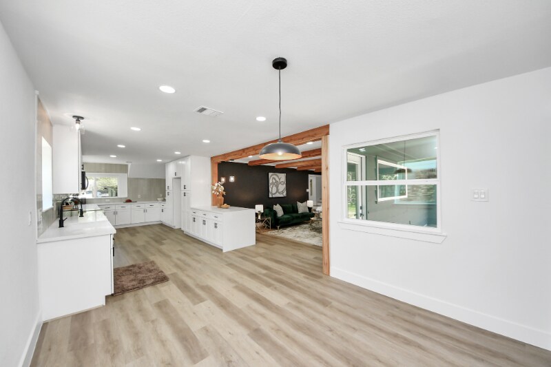 Building Photo - 702 Cedar Ln