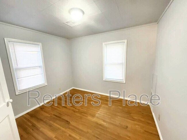 Building Photo - 1208 S Erie Ave