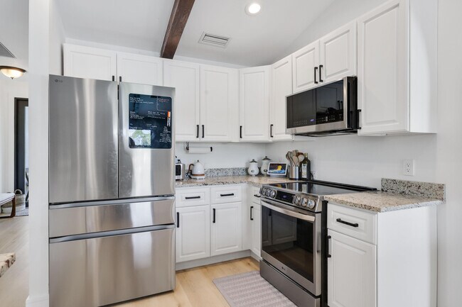 Building Photo - 14704 Black Bear Rd