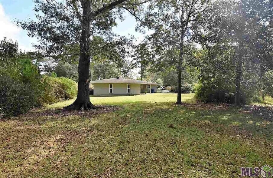 Building Photo - 1351 N Woodcrest Ave