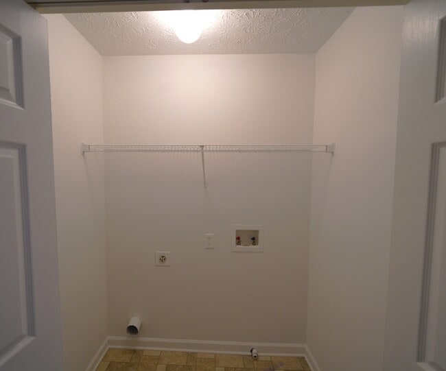 Building Photo - 138 Alton Cir