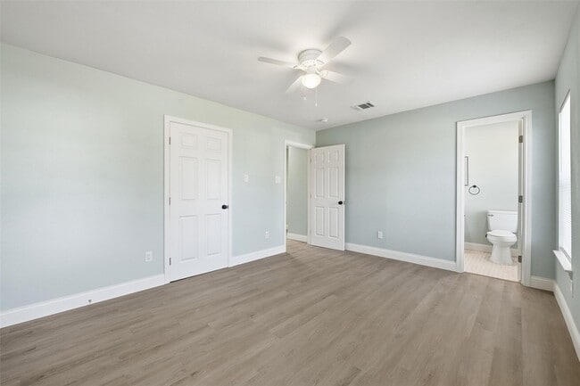 Building Photo - 4324 Crenshaw Ave