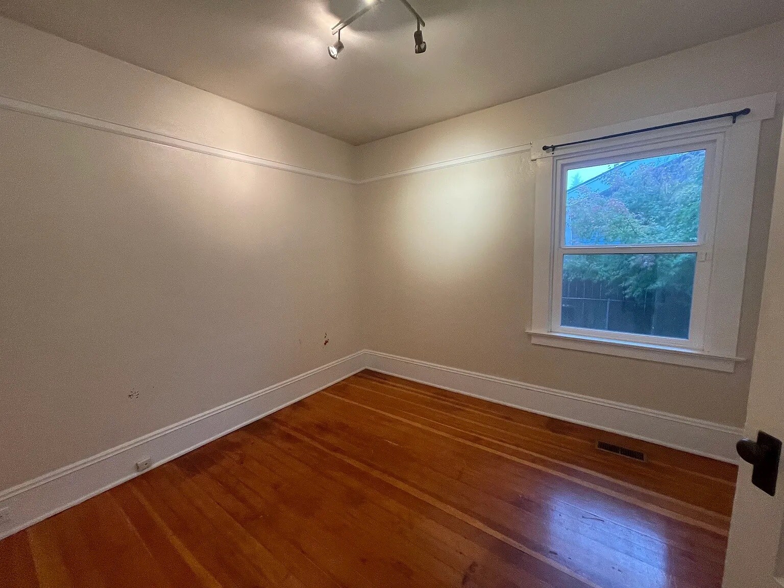 Building Photo - 3304 NE 73rd Ave