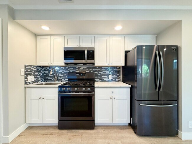 Building Photo - Stylish Coastal In-Law Studio with In-Unit Laundry - Utilities Included!