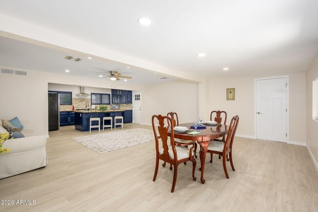 Building Photo - 903 W Missouri Ave