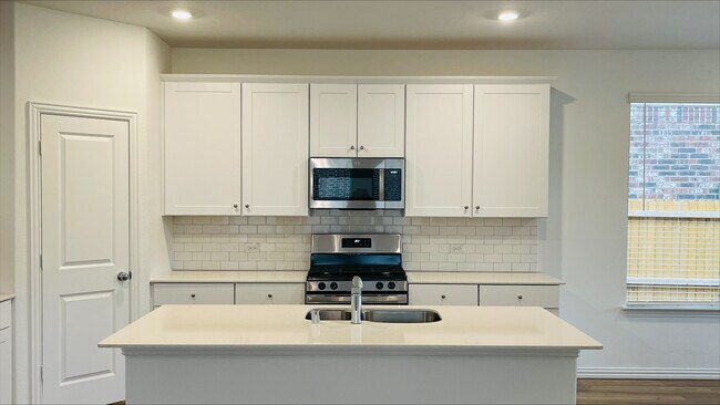 Building Photo - 10029 Little Tree Ln