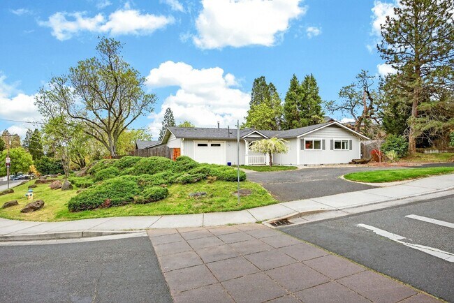 Building Photo - Unfurnished Light-Filled, Beautifully Updated 3-Bedroom Home in Jacksonville