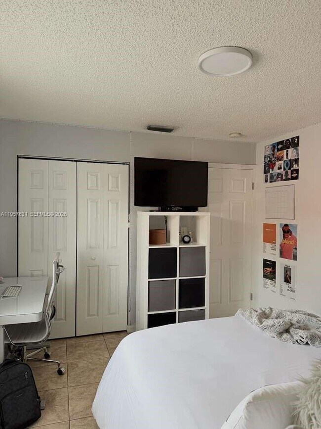 Building Photo - 10017 W Okeechobee Rd