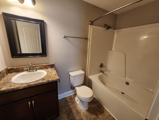 Building Photo - Rent Ready!