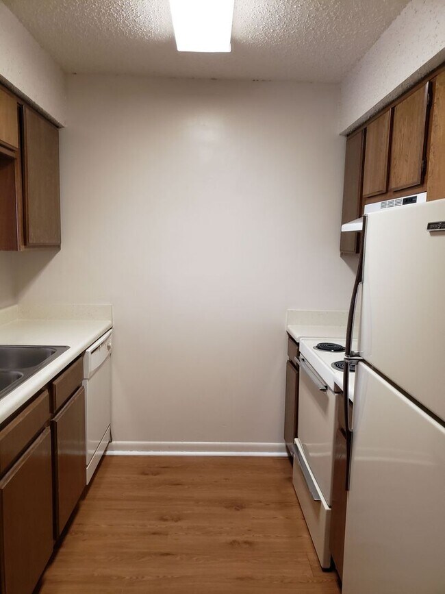 Building Photo - 206 Yelton Ct