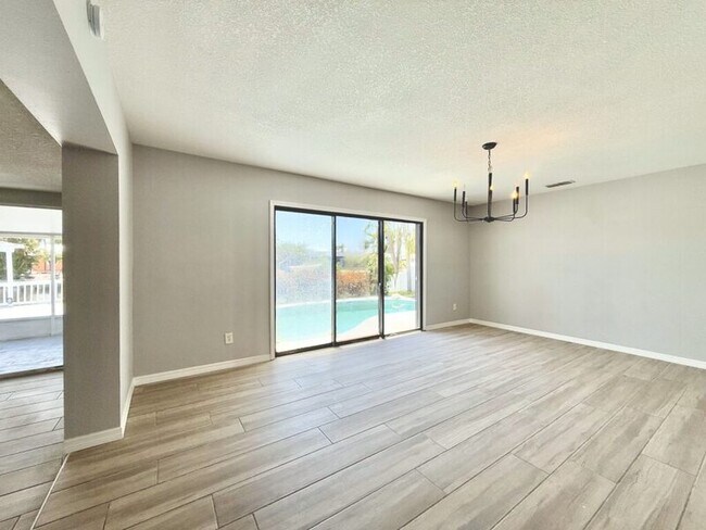 Building Photo - 8718 Thornwood Ln