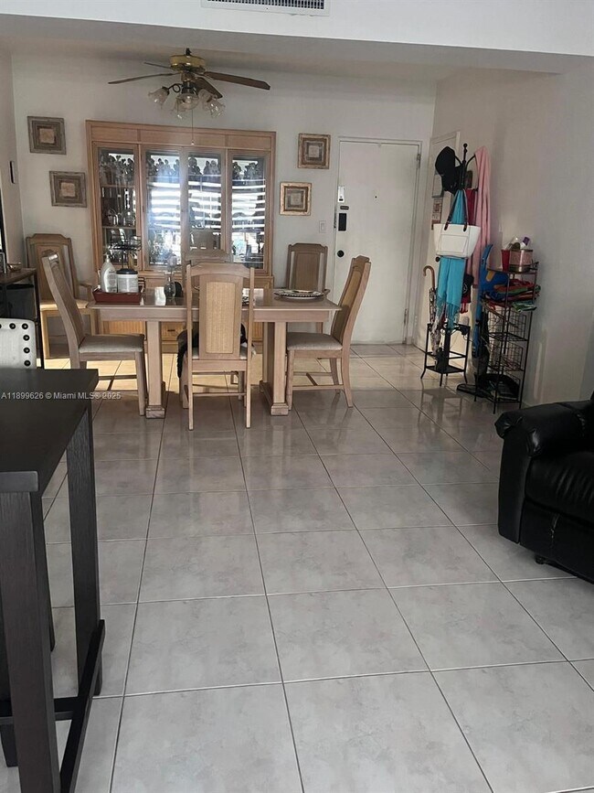 Building Photo - 1880 S Treasure Dr