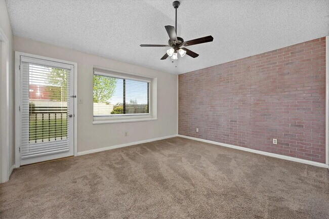 Building Photo - Beautiful 3 Bedroom, 2 Bathroom Home with Spacious Yard!