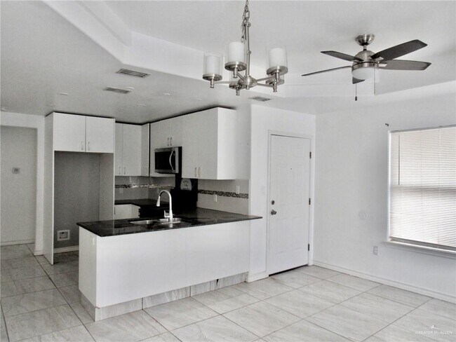 Building Photo - 15 W Harrison Ave