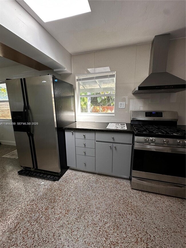 Building Photo - 1561 NE 29th St