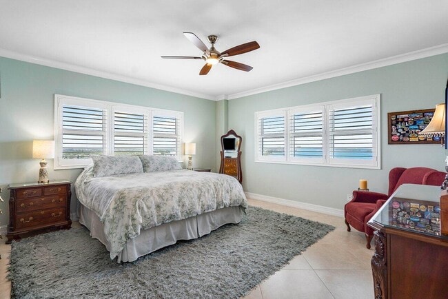 Building Photo - 2650 Lake Shore Dr