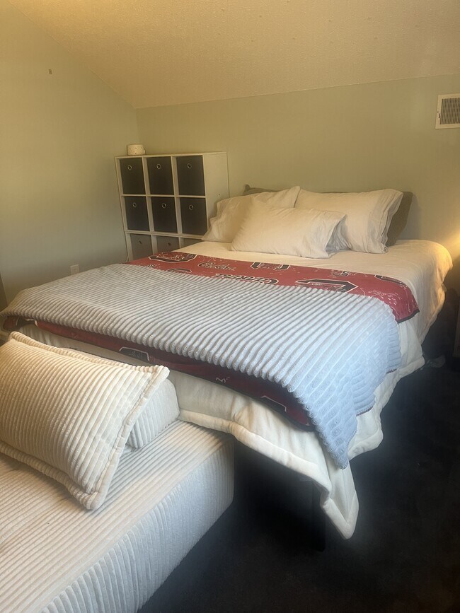 Building Photo - 343 Briarbend Rd