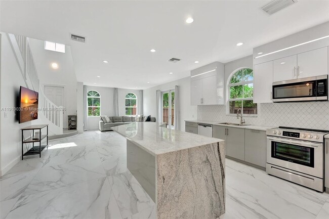 Building Photo - 407 SW 17th St