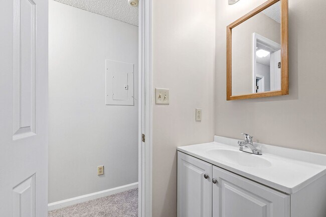 Building Photo - 2011 Quaker Landing