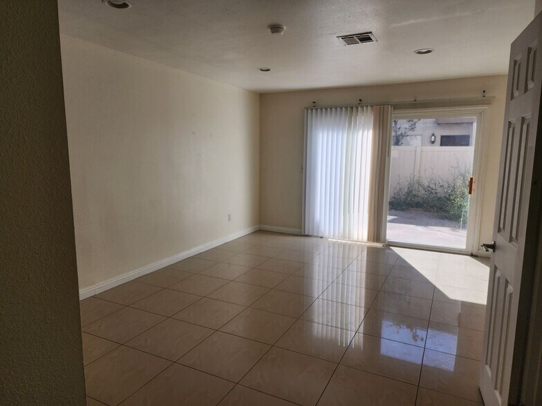 Building Photo - 13514 Village Dr