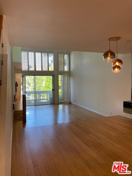 Building Photo - 4338 Redwood Ave