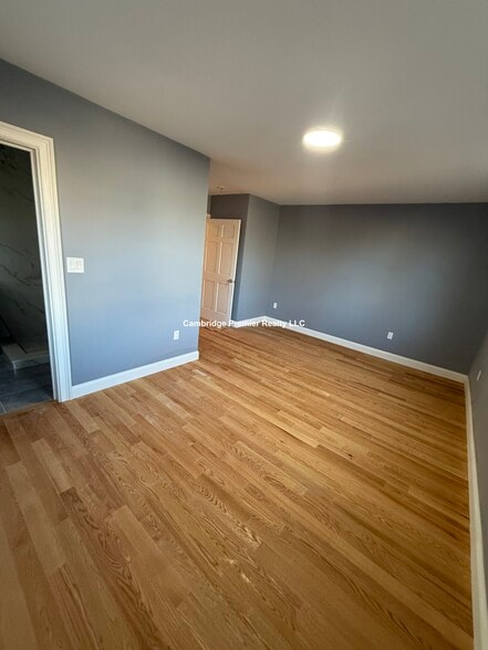 Building Photo - 8 Brentwood St