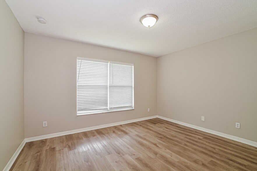 Building Photo - 942 Cork Oak Ln