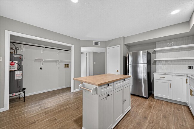 Building Photo - 9231 Baronsmede Dr