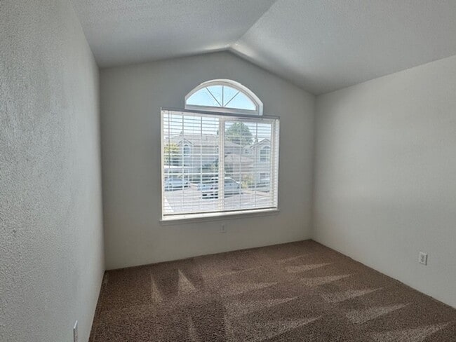 Building Photo - 3044 Sheraton Ct