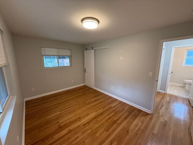 Building Photo - 5425 Stewart Ave