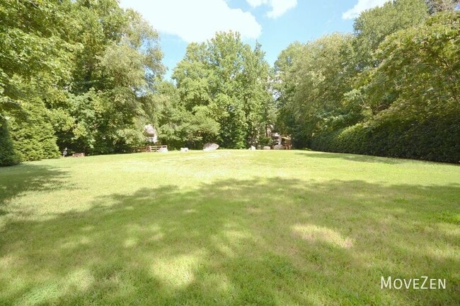 Building Photo - 7223 Sandy Creek Dr