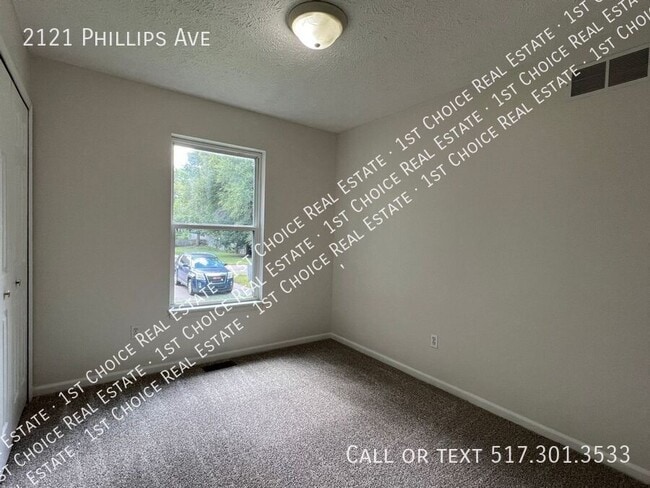 Building Photo - 2121 Phillips Ave