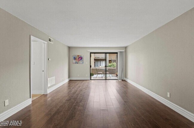 Primary Photo - 3825 E Camelback Rd