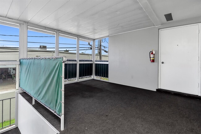 Building Photo - 1049 NW 30th Ct