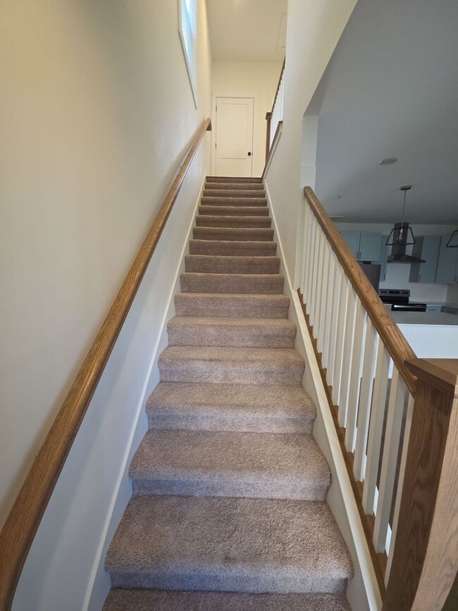 Building Photo - 3-Bedroom HOA Townhome with Pool Access Near Downtown Cookeville