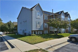Building Photo - Spacious 2BR/2BA Condo in the Heart of How...