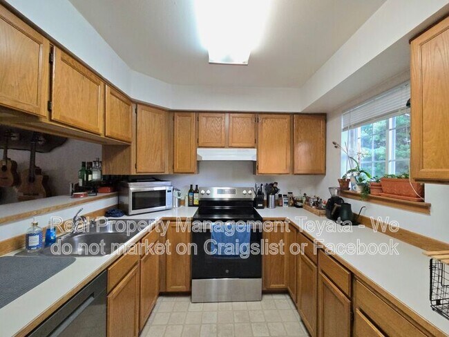 Building Photo - 2824 Valencia St