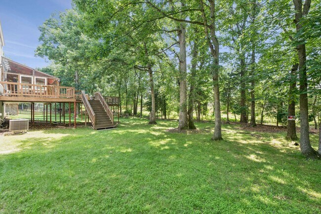 Building Photo - Home in Highly Desirable Forest Ridge!