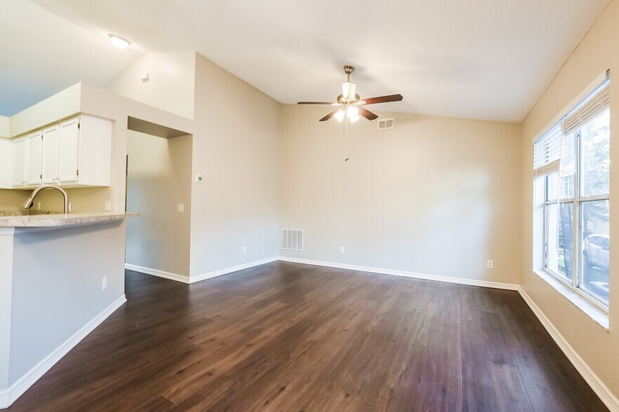 Building Photo - 15 S Cervidae Dr