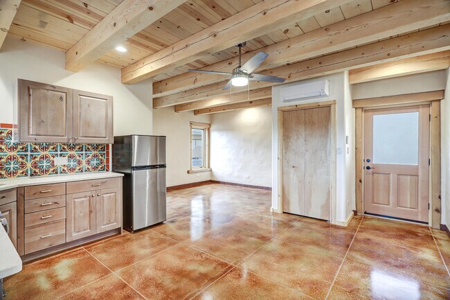 Building Photo - 1020 Ortega Rd NW