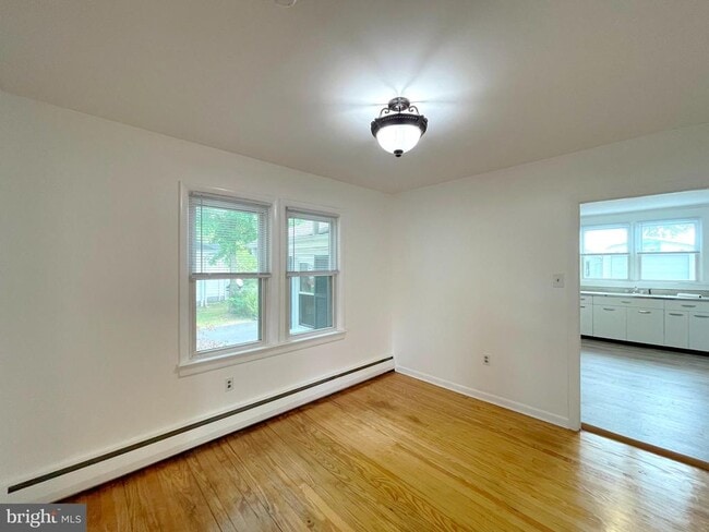 Building Photo - 590 Hallowing Point Rd