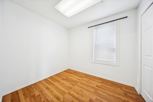 Building Photo - 3134 W 39th Pl