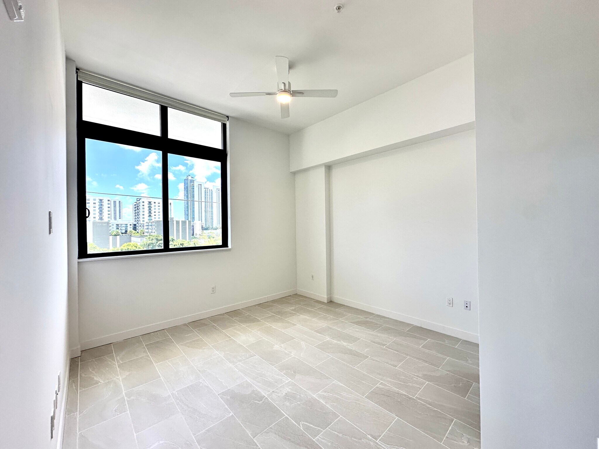 Building Photo - 3026 NW 1st Ave