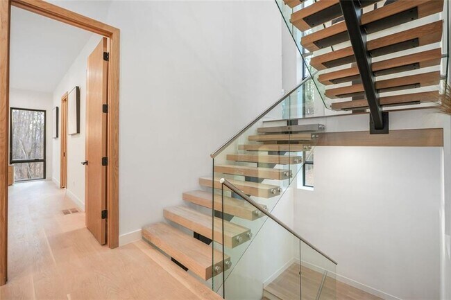 Building Photo - 1736 Cox Rd