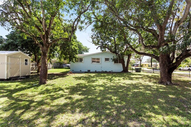 Building Photo - 12905 NE 4th Ave