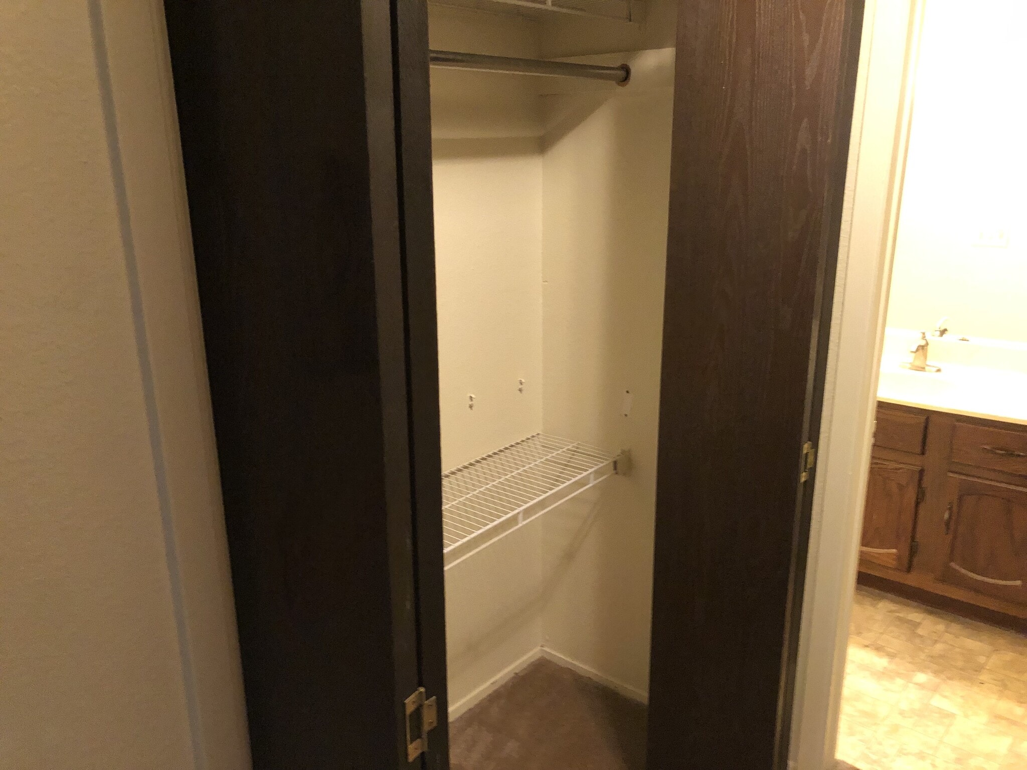 Building Photo - 914 W Meadowmere Ln