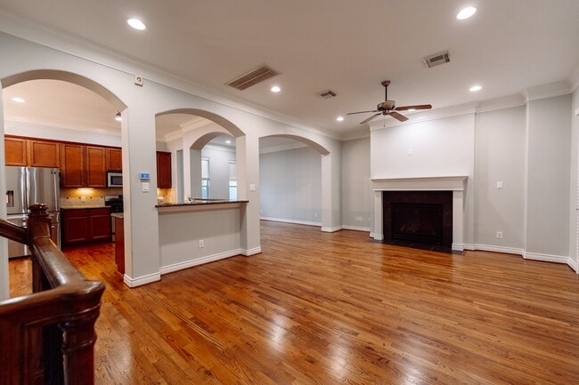 Building Photo - 1403 Dart St