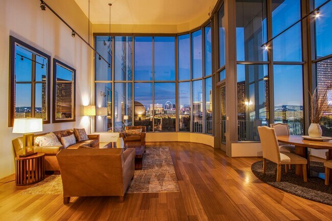 Building Photo - Absolutely stunning high rise loft at Metr...