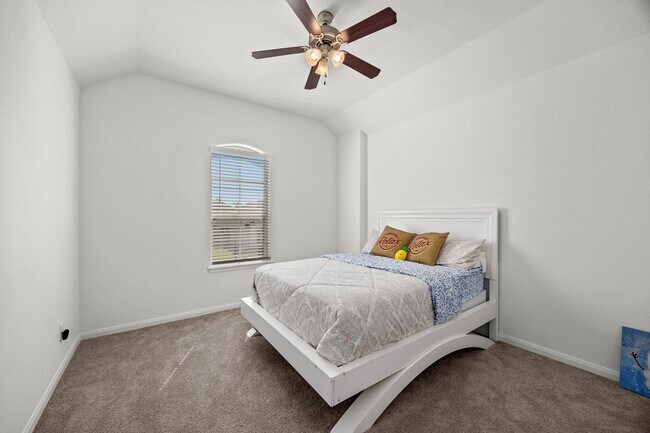 Building Photo - 21467 Somerset Shores Crossing